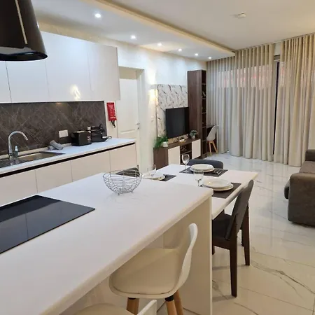 Ivory Ph With Views And Jacuzzi By Homely 圣保罗湾城