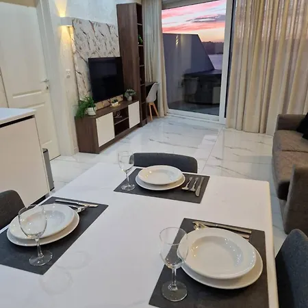 Ivory Ph With Views And Jacuzzi By Homely * St. Paul's Bay